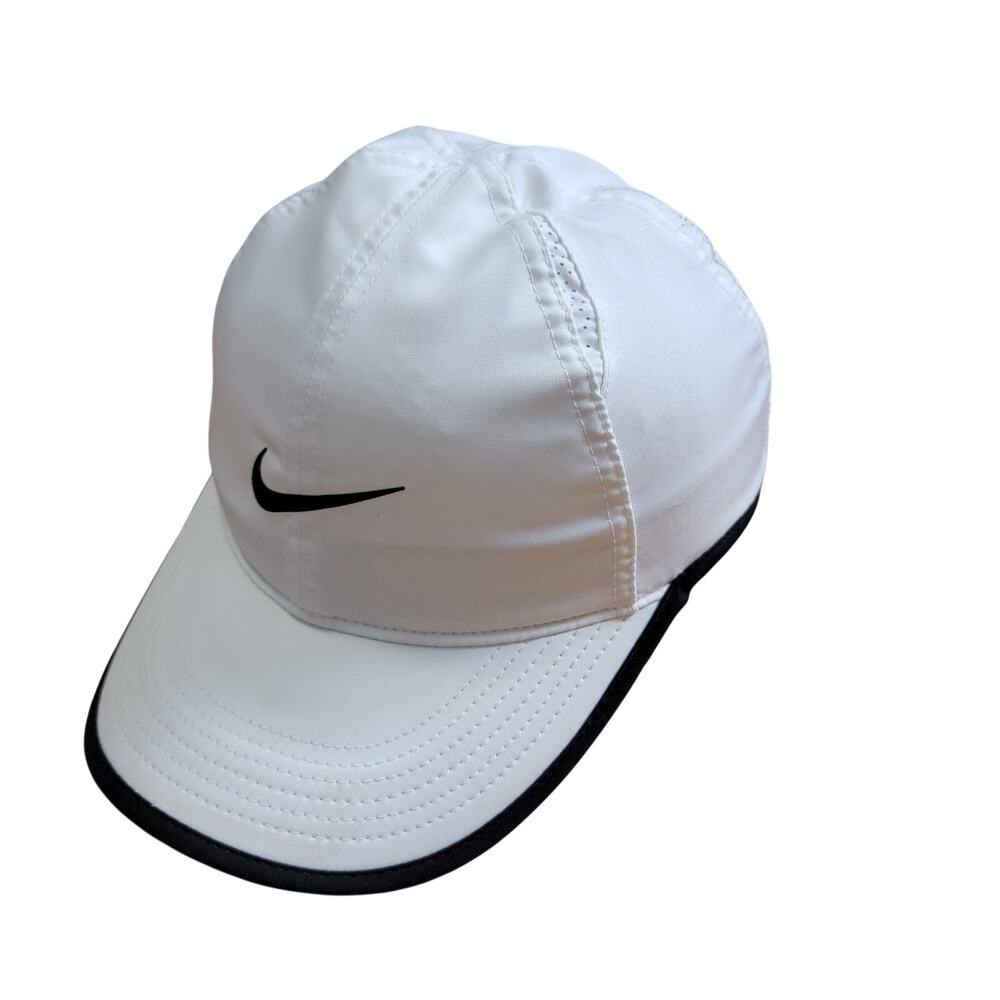 Nike Featherflight Dri-Fit Strapback White Black Preowned